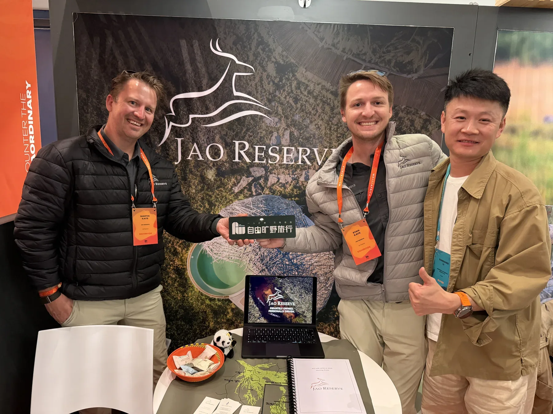 李志强与Jao Reserve代表在WAA 2026现场合影