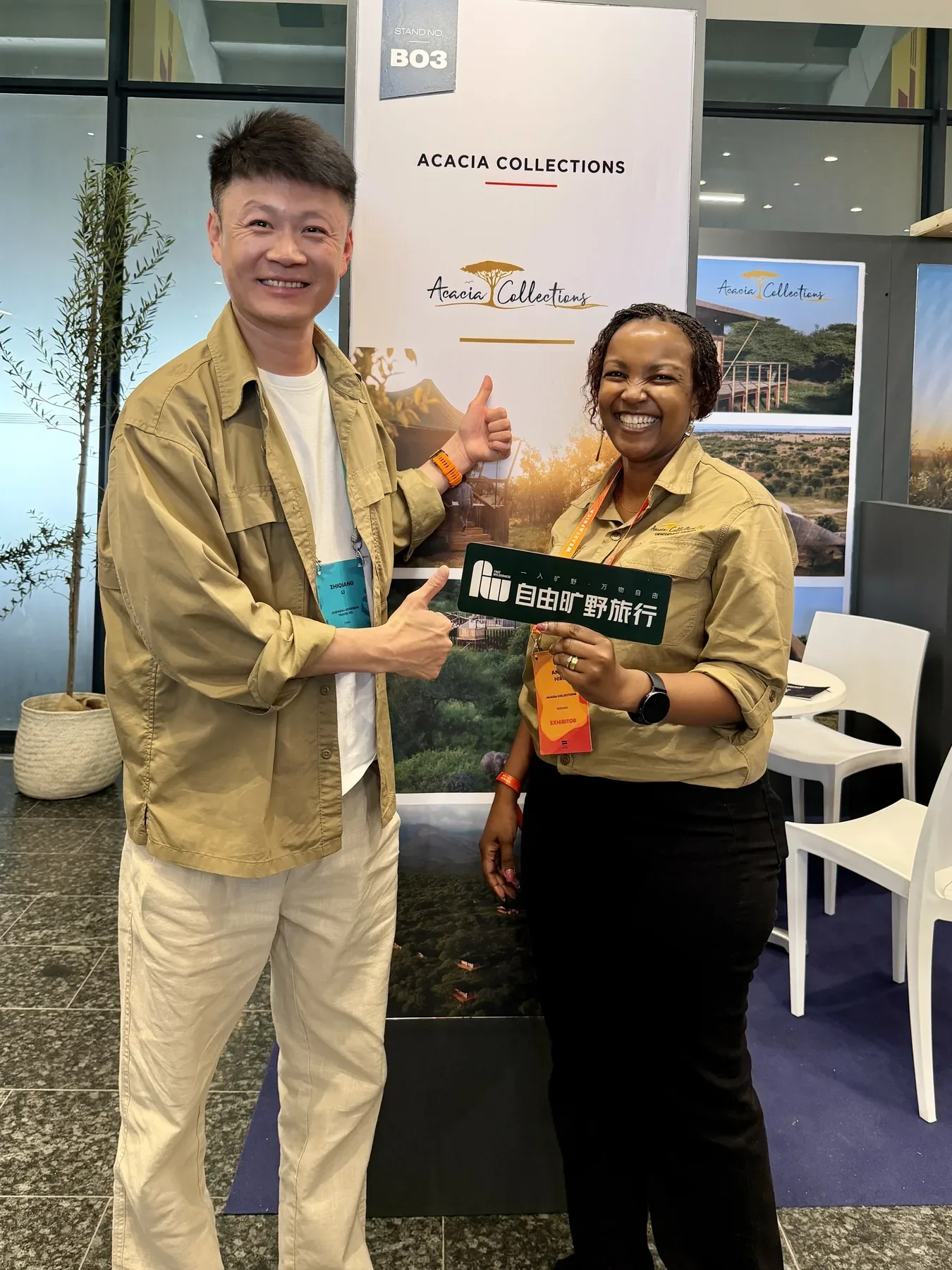 李志强与Acacia Collections代表在WAA 2026现场合影