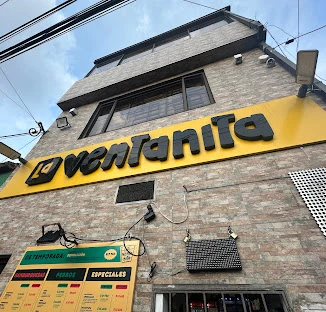 La ventanita de comidas rápidas en Fontibón, Bogotá, con más de 30 años de tradición