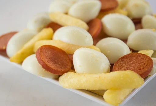 Salchi Papa Huevo - La Ventanita Salchi Papa Huevo con huevo de codorniz en Fontibón, Bogotá