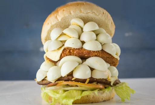 Hamburguesa Mixta con Huevo - La Ventanita Hamburguesa Mixta con Huevo con huevo de codorniz en Fontibón, Bogotá
