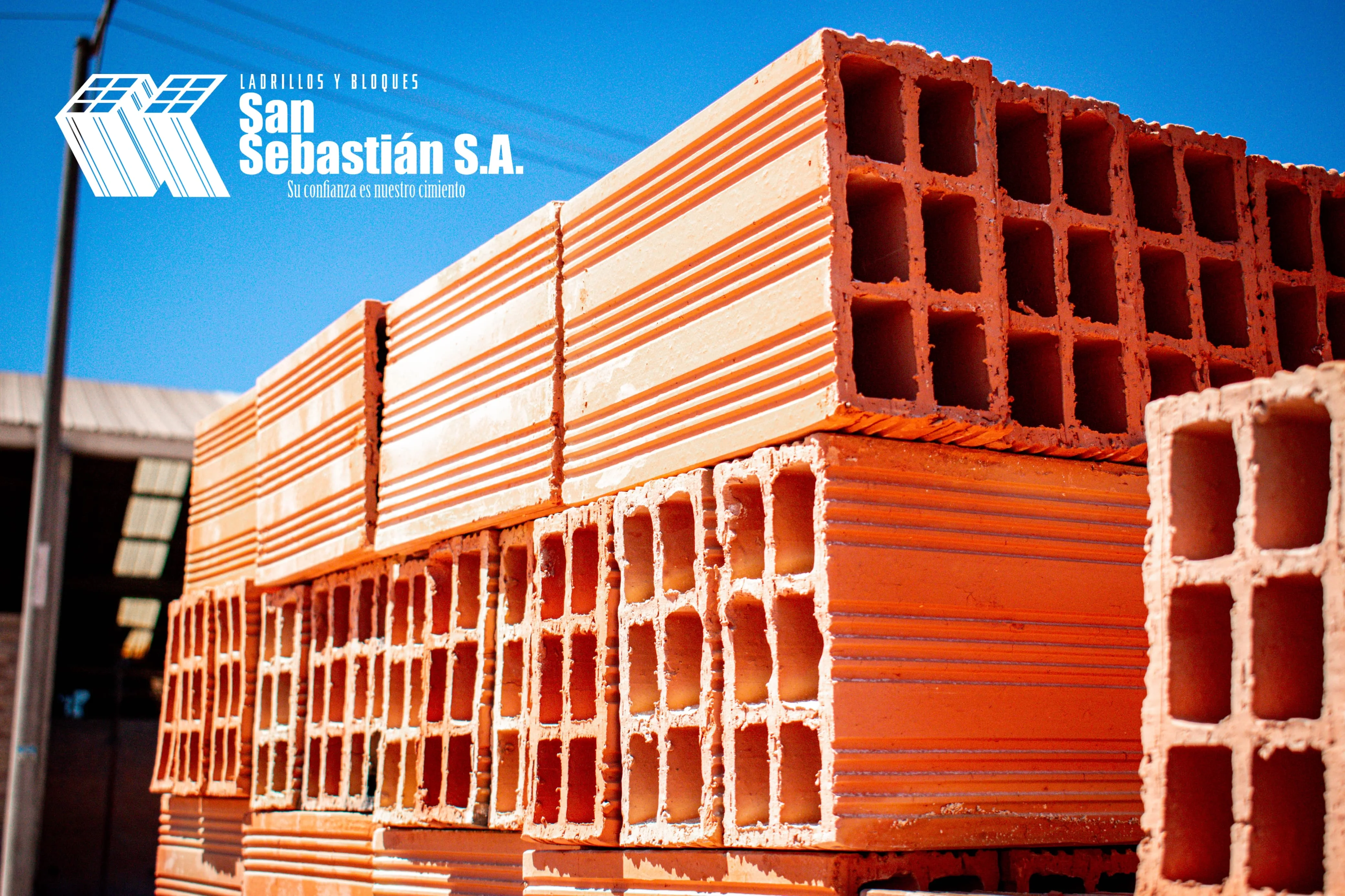 Bloques de arcilla terminados al sol - Ladrillos San Sebastián Bogotá Bloques de arcilla terminados al sol